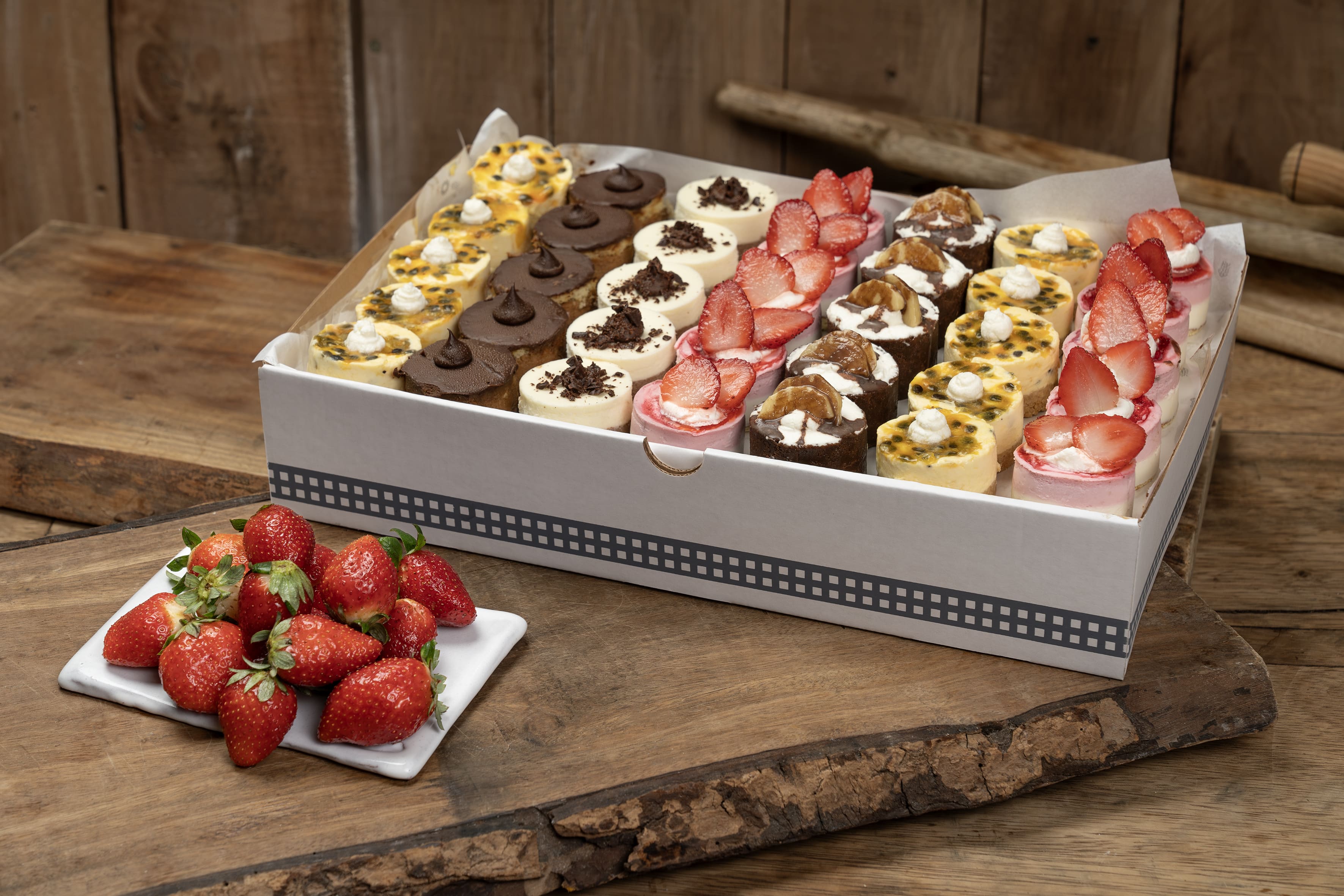 CAJA GRANDE MINI POSTRES FRIOS